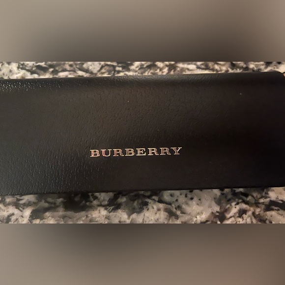 Ladies BRAND NEW BURBERRY SUNGLASSES TRADITIONAL BURBERRY PATTERN - Picture 5 of 5